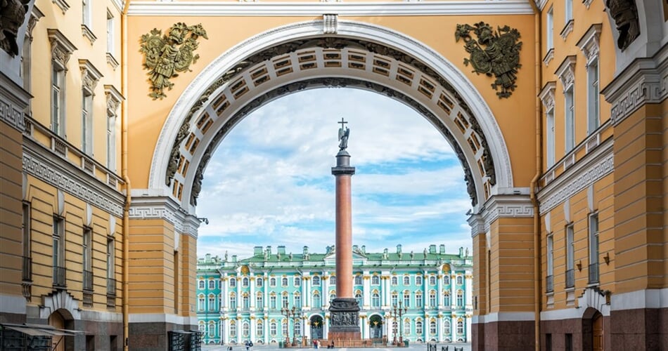 Rusko - Petrohrad - Palácové náměstí - Alexandrijský sloup