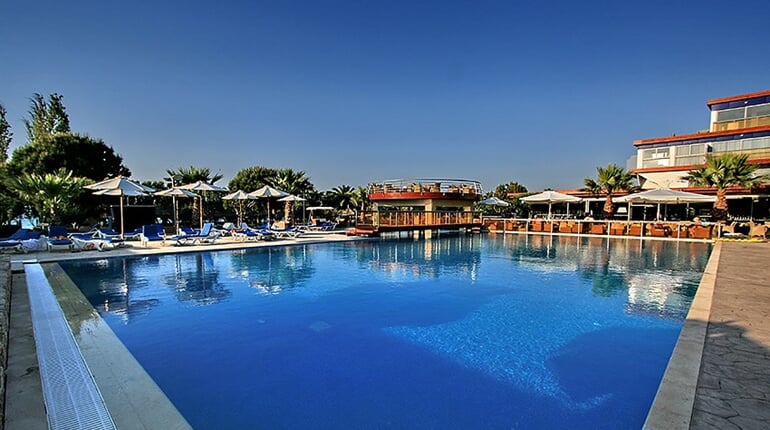 Hotel All Senses Ocean Blue Seaside Resort: fotografie vybavení exteriérů a interiérů ubytování.