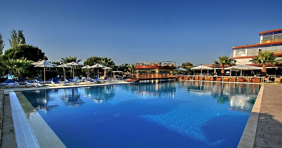 Hotel All Senses Ocean Blue Seaside Resort: fotografie vybavení exteriérů a interiérů ubytování.