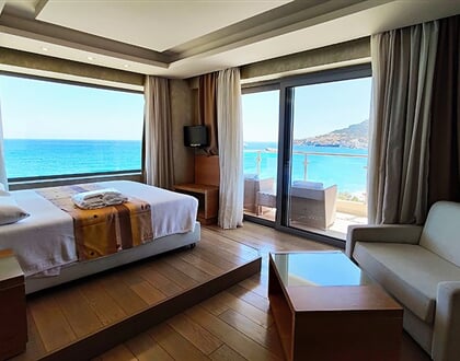Hotel Konstantinos Palace: fotografie vybavení exteriérů a interiérů ubytování.