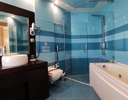 Hotel Konstantinos Palace: fotografie vybavení exteriérů a interiérů ubytování.