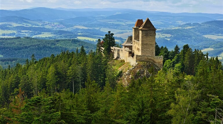 Poznávací zájezd Česko - hrad Kašperk na Šumavě