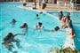 Mini klub v bazénu, Baja Sardinia, Sardinie