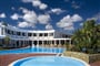 Hotelový bazén, Pula, Sardinie