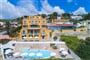 Pohled na hotel, Maladroxia, Sardinie