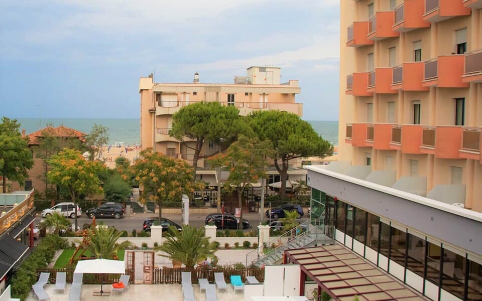 DueMari hotel Rimini leto2021 (5)