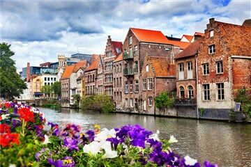 Belgie, umění, památky UNESCO, gastronomické zážitky či květinový koberec