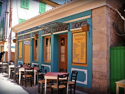 Řecká taverna na ostrově Lefkada