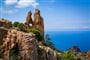 Korsika - Calanche - skala s průhledem ve tvaru srdce