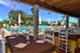 Výhled z restaurace, San Teodoro, Sardinie