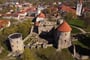CESIS - město s gotickým hradem, zámkem a panskými domky.