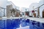 Hotel La Mer Deluxe: fotografie vybavení exteriérů a interiérů ubytování.