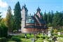 Horské střediscko Karpacz, dřevěný románský kostel přivezený z města Vang v Norsku