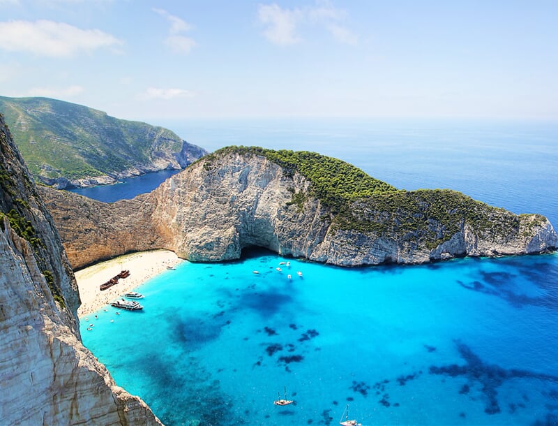 Pláž Navagio, nebo-li pláž Ztroskotání, symbol ostrova Zakynthos