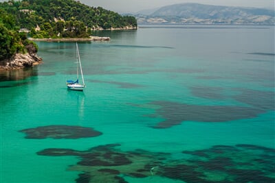 Nádherné zátočiny při pobřeží Korfu