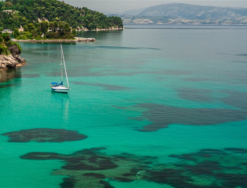 Nádherné zátočiny při pobřeží Korfu