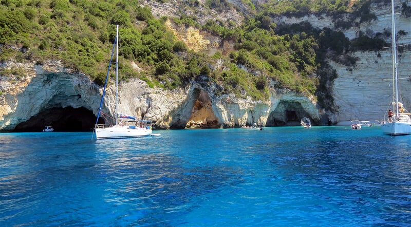 Jeskyně kolem ostrova Paxos