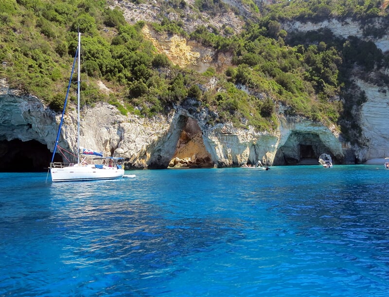 Jeskyně kolem ostrova Paxos