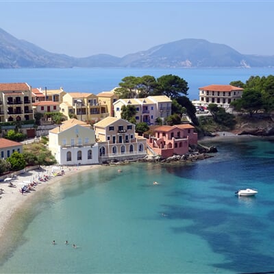Tyrkysová Kefalonia v Jónských ostrovech Řecka     (greece, assos, island, řecko)