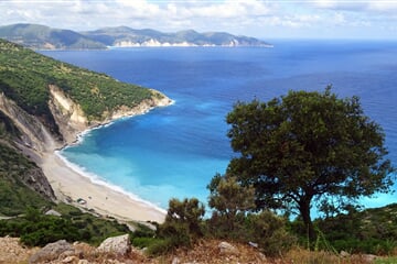 Pohled do modrých vod okolo řeckého ostrova Kefalonie (greece, island, cephalonia, kefalonia)