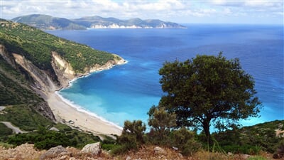 Pohled do modrých vod okolo řeckého ostrova Kefalonie (greece, island, cephalonia, kefalonia)