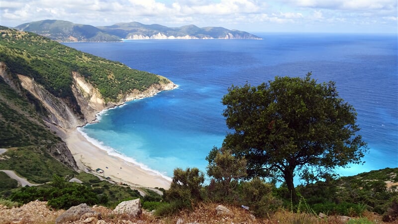 Pohled do modrých vod okolo řeckého ostrova Kefalonie (greece, island, cephalonia, kefalonia)