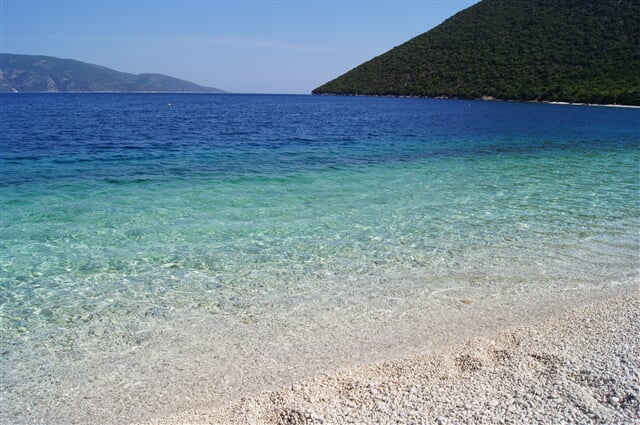 Pláže na ostrově Kefalonia patří nejkrásnějším v Řecku (beach, kefalonia, greece, řecko)