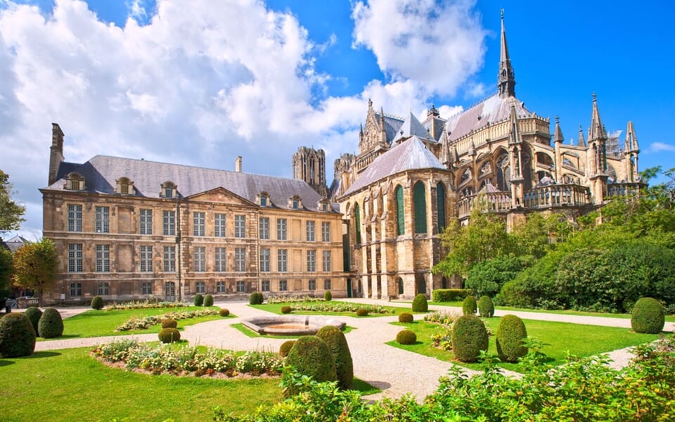 Foto - Versailles, La Defence, Remeš - Paříž s návštěvou zámku Fontainebleau a zastávkou v Remeši