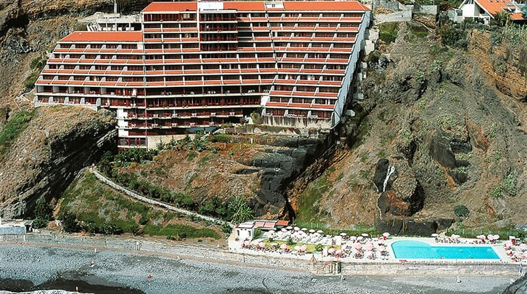 Hotel Orca Praia: fotografie vybavení exteriérů a interiérů ubytování.