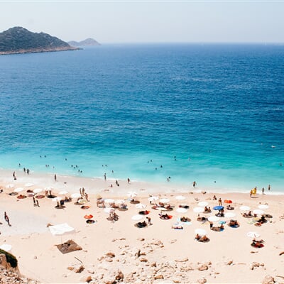 Slavná pláž Kaputas Beach v regionu Antalya