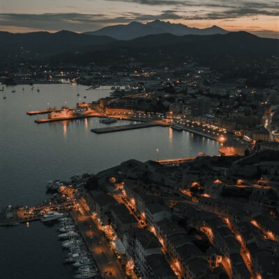 clay banks 1zTg4KT4EtE unsplash