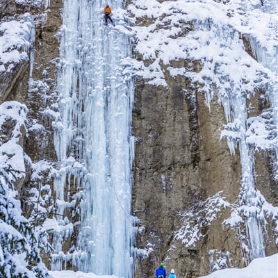 Ice Climbing © Marmolada Production