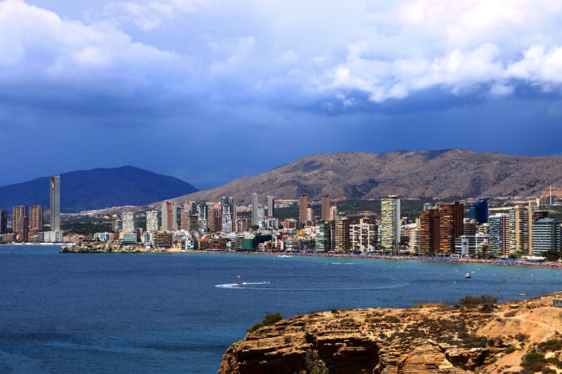 Moderní letovisko Benidorm na Costa Blanca ve Španělsku
