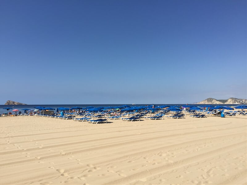 Plážový servis na pláži v Benidorm