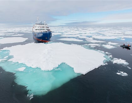 Plancius, pack ice, zodiac, Svalbard, Spitsbergen © Jan Veen Oceanwide Expeditions 14A2194 copy.jpg Jan Veen