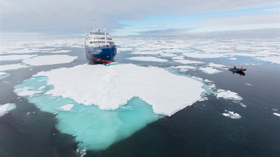 Plancius, pack ice, zodiac, Svalbard, Spitsbergen © Jan Veen Oceanwide Expeditions 14A2194 copy.jpg Jan Veen