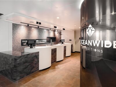 Hondius, Lobby 01.jpg Ivan Ivanisevic