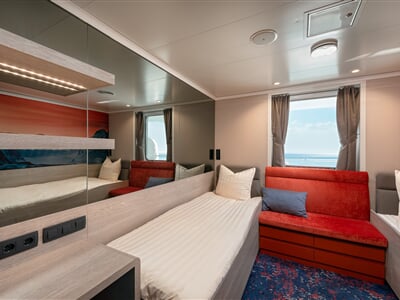 Hondius, Twin Window cabin 01.jpg Ivan Ivanisevic