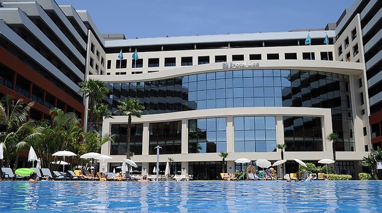 Hotel Enotel Lido: fotografie vybavení exteriérů a interiérů ubytování.