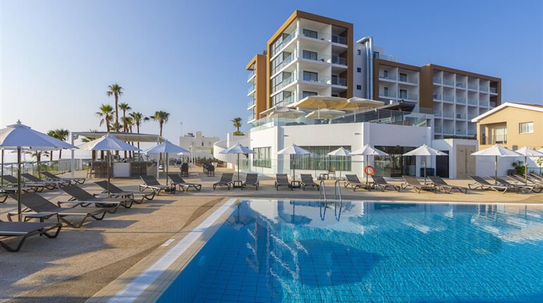 Leonardo Crystal Cove Hotel &  Spa by the Sea (1)