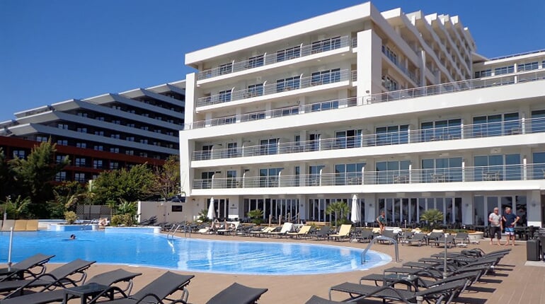 Hotel Melia Madeira Mare: fotografie vybavení exteriérů a interiérů ubytování.