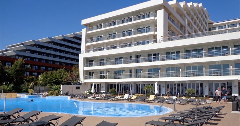 Hotel Melia Madeira Mare: fotografie vybavení exteriérů a interiérů ubytování.