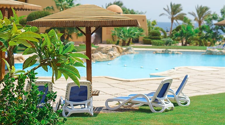 Hotel Wadi Lahmy Azur Resort Berenice: fotografie vybavení exteriérů a interiérů ubytování.