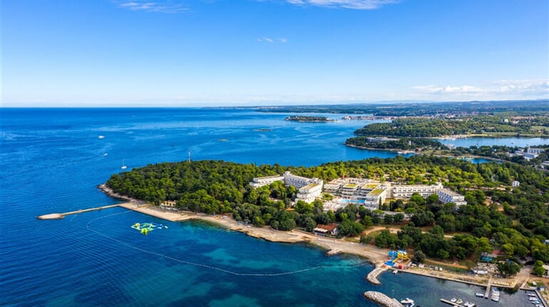 Hotel_Delfin_Plava_Laguna_2020_Entrance_Lanscape-3