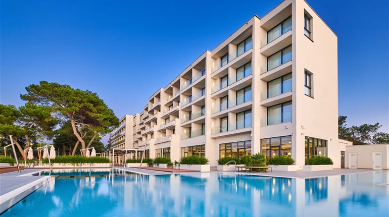 Hotel-Sol-Sipar-for-Plava-Laguna-2019-night-landscape-5