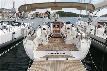 Plachetnice Bavaria Cruiser 40 S - Black Magic