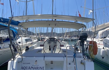 Plachetnice Oceanis 34 - Aquamarine