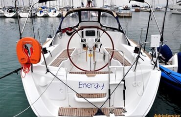 Plachetnice Sun Odyssey 33i - Energy
