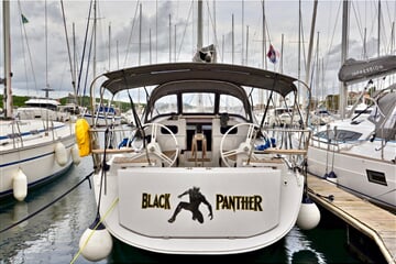 Plachetnice Elan Impression 40 - Black Panther