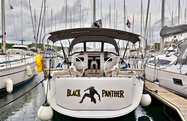 Plachetnice Elan Impression 40 - Black Panther